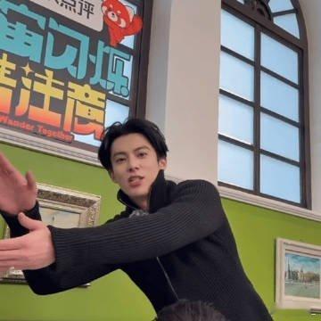 王鹤棣主动给邵子恒打板 《宇宙闪烁请注意》花絮太戳人！邵子恒开场拘谨，王鹤棣暖心