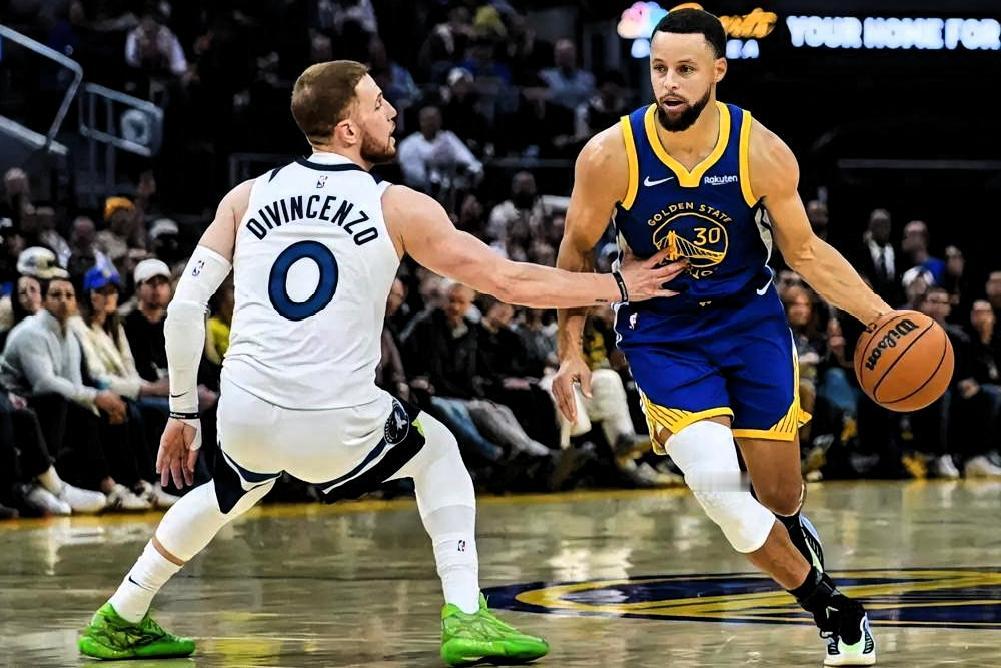 - 127输球，核心原因是勇士队友关键时段不给力、内线防守崩塌，再加上教练临场调