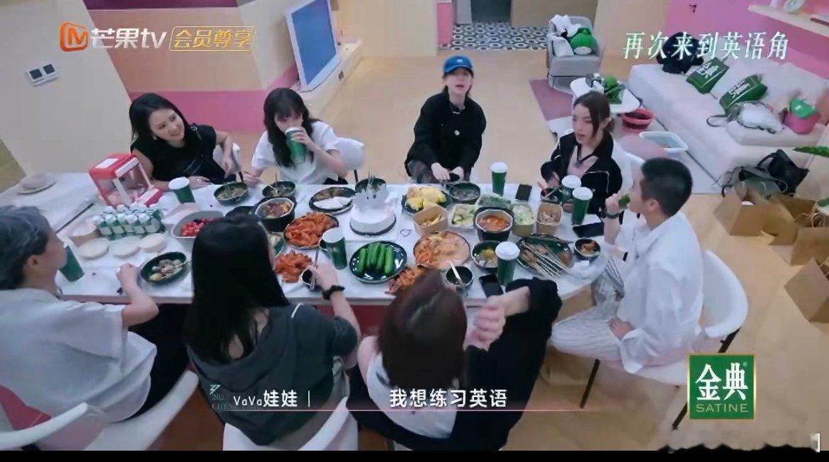 李斯丹妮被熊猫吓哭过 熊猫：我不要面子的吗？李斯丹妮在线“控诉”童年阴影，被大熊