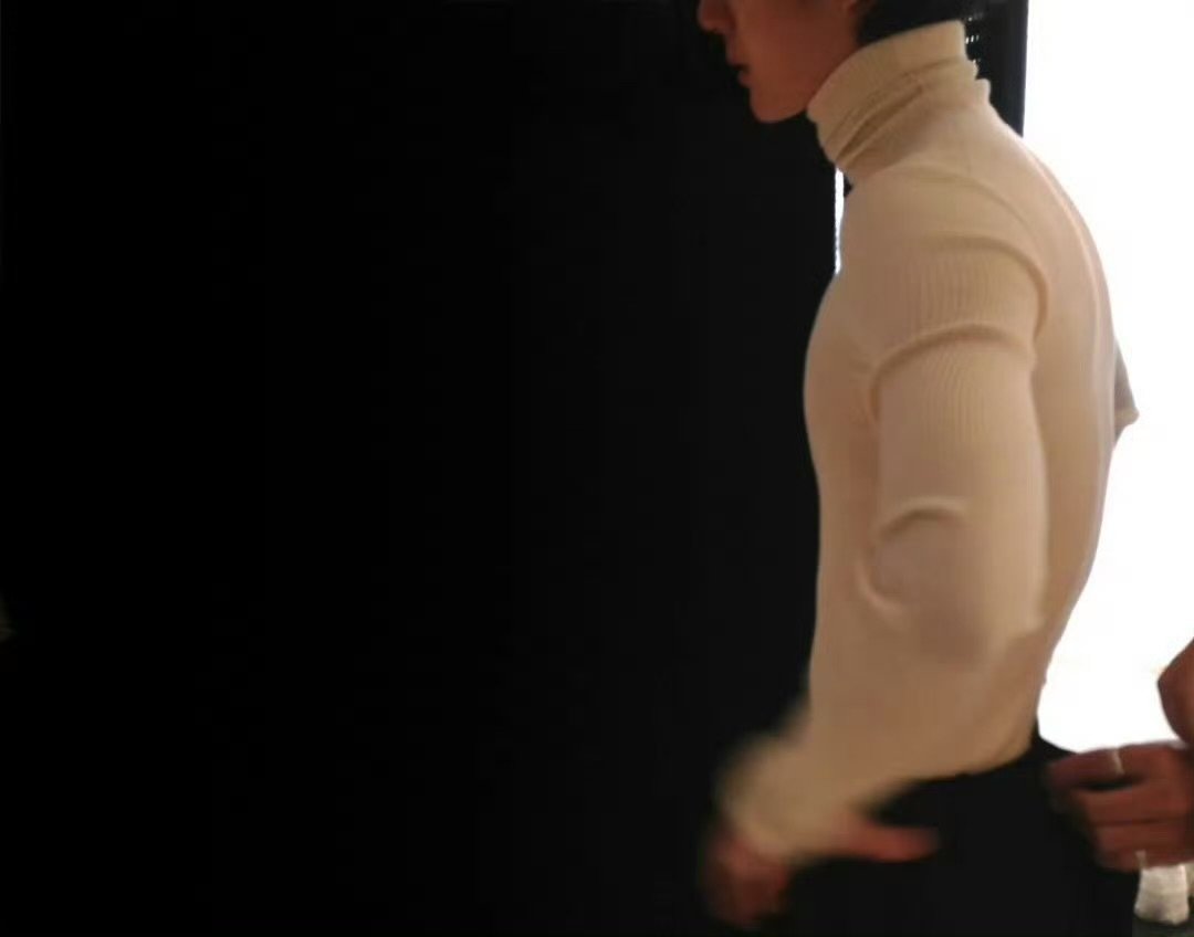 王一博好曼妙的胸肌线条王一博胸肌线条 王一博好曼妙的胸肌线条 