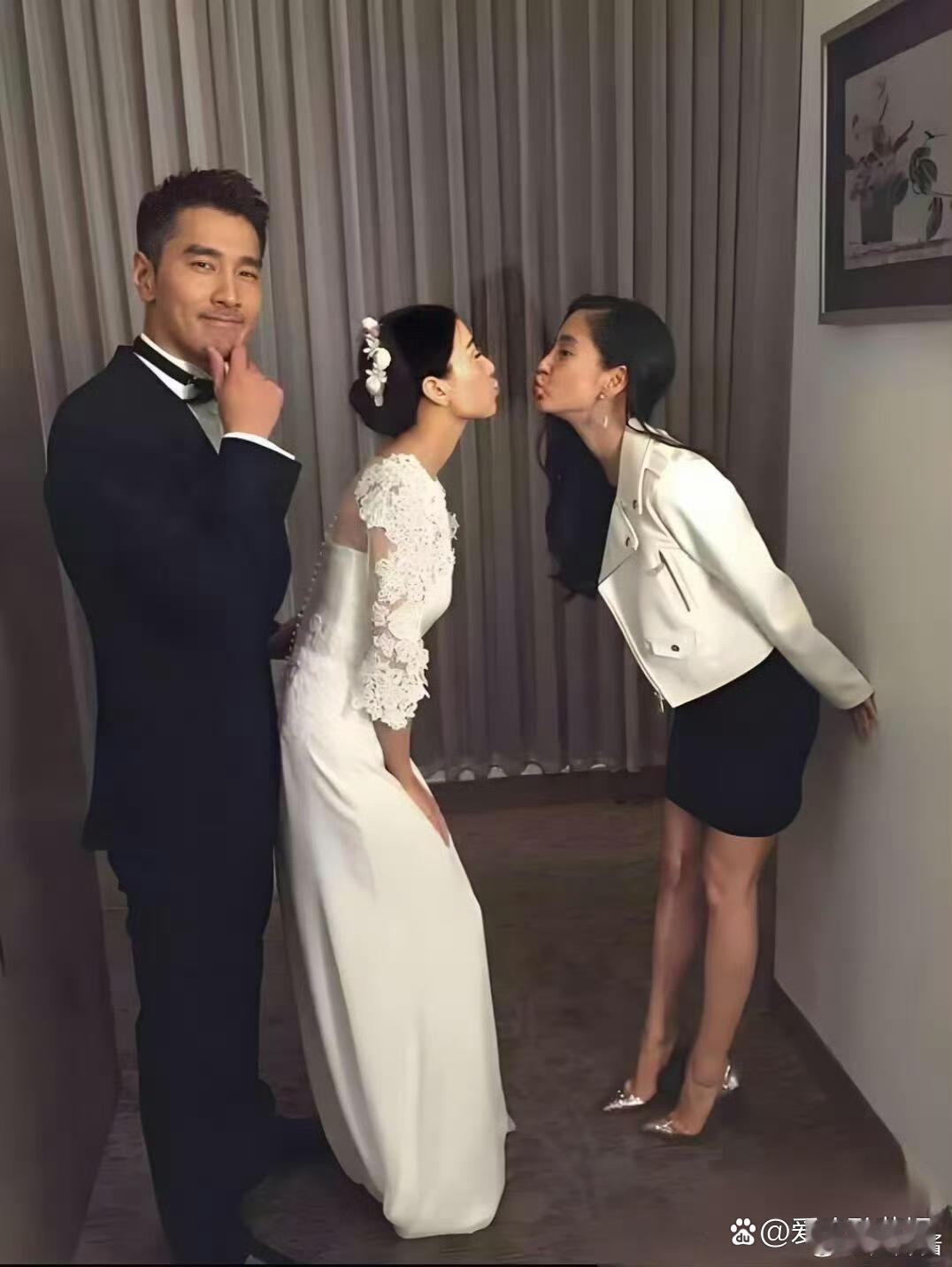 Angelababy还参加过高圆圆婚礼，两大神颜同框 ​​​