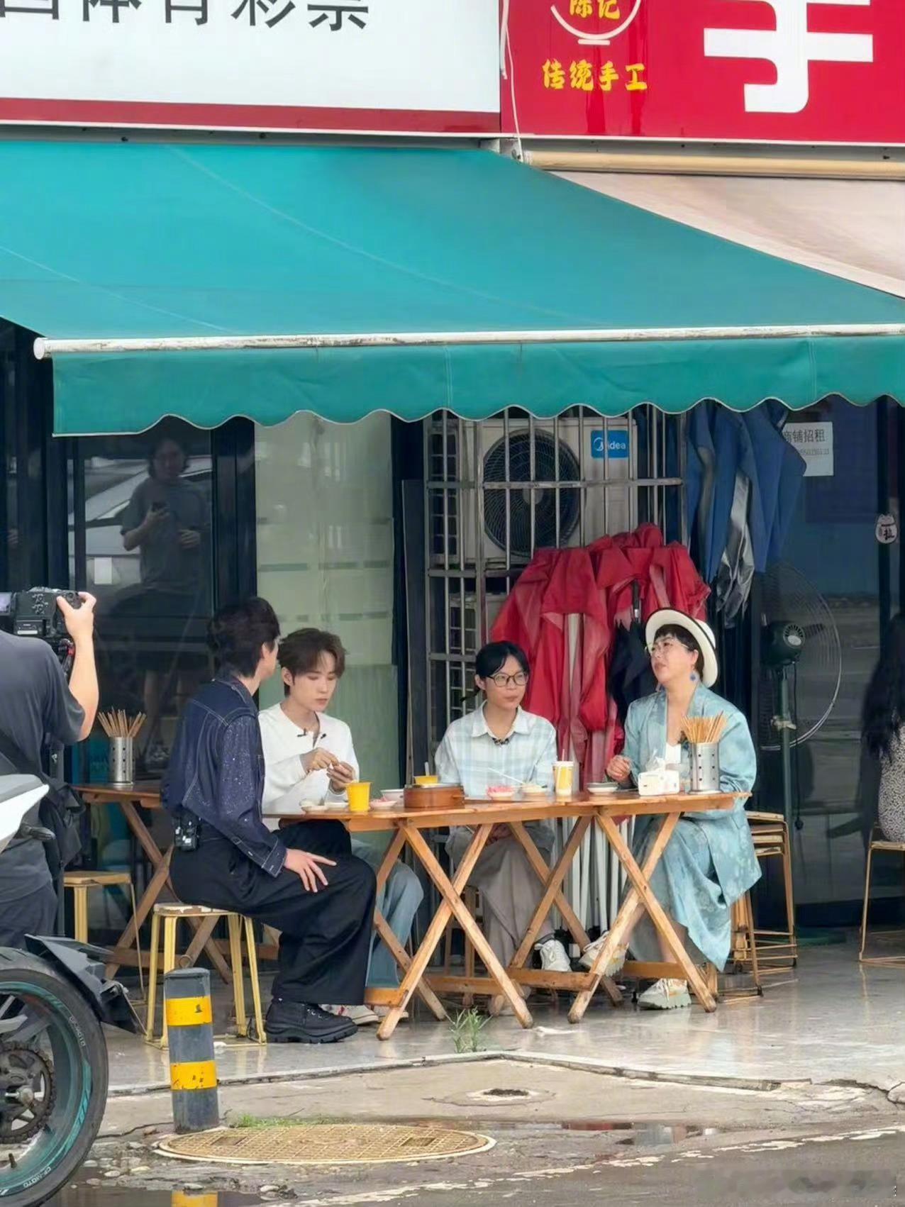 井胧主业唱歌副业家政 井胧是要解锁“全能艺人”标签吗？成都录《乱室英雄》做保洁收
