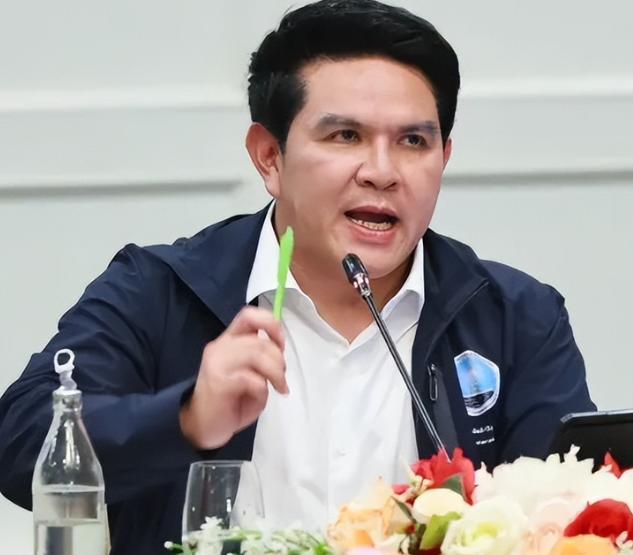 泰国部长终于说真话了：欢迎中国游客来花钱，但不欢迎中国游客有特权。

7月28号