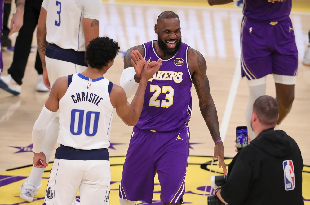 NBA常规赛2月13日将进行3场比赛这也是全明星周末以前的最后一个比赛日。詹姆斯