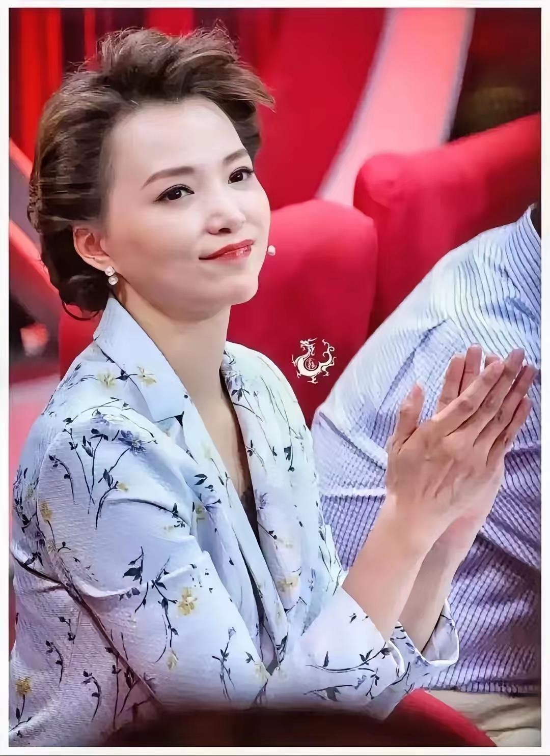 董卿说：“和你分开确实难过，但是回头想想，就算一直在一起也没多好。你我都不快乐，