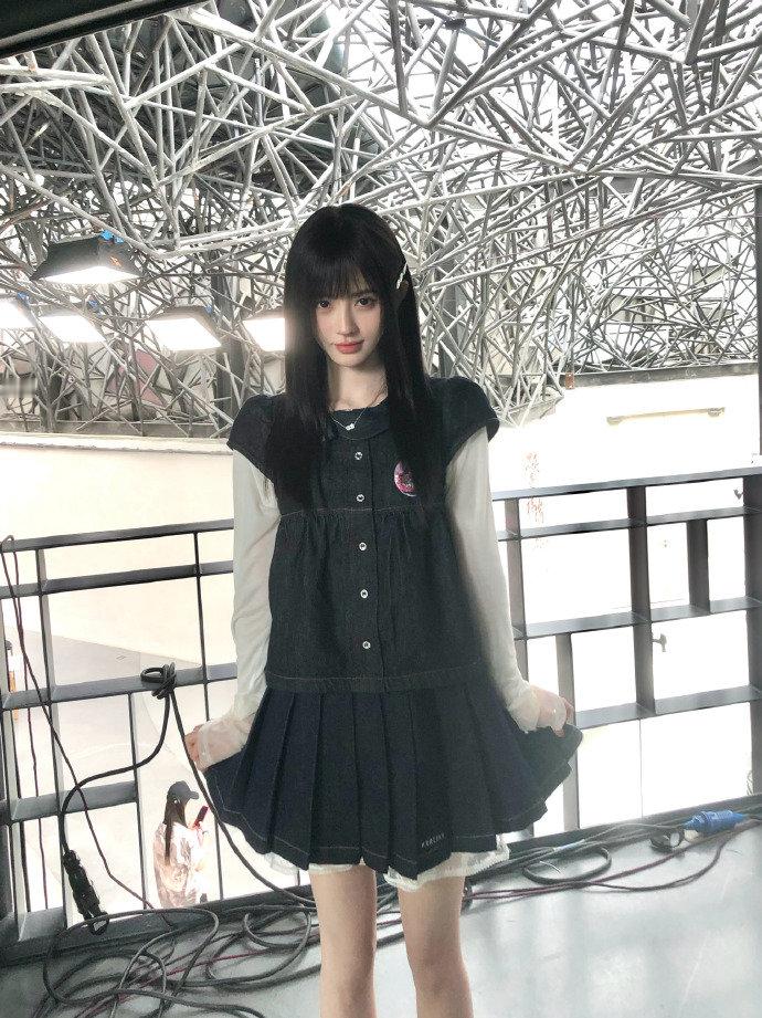 鞠婧祎眼镜妹鞠婧祎眼镜造型live 鞠婧祎眼镜造型live 好美 