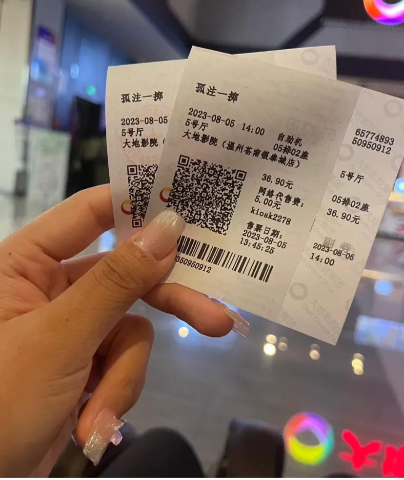 第一次对一部电影如此期待。从一个月前看到宣传片张传君“想成功先发疯”的邪魅一笑，