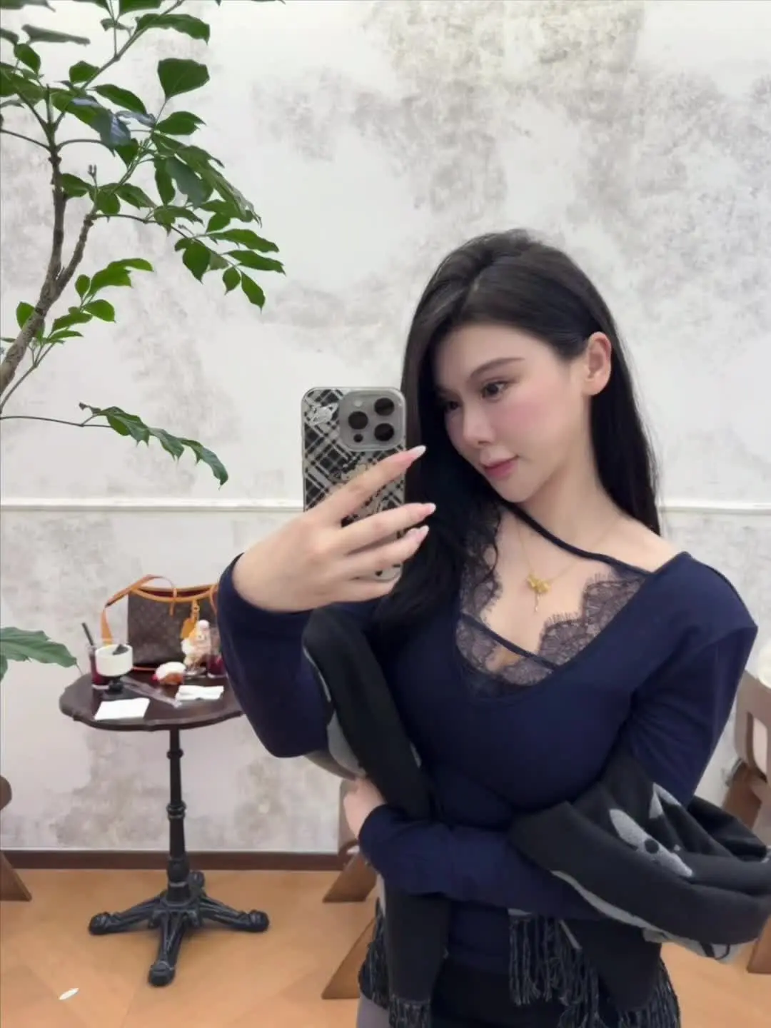 反正都会幸福 希望不要再有短暂出现的人 那旧人会重逢吗 幸福没有技巧都是用心经营