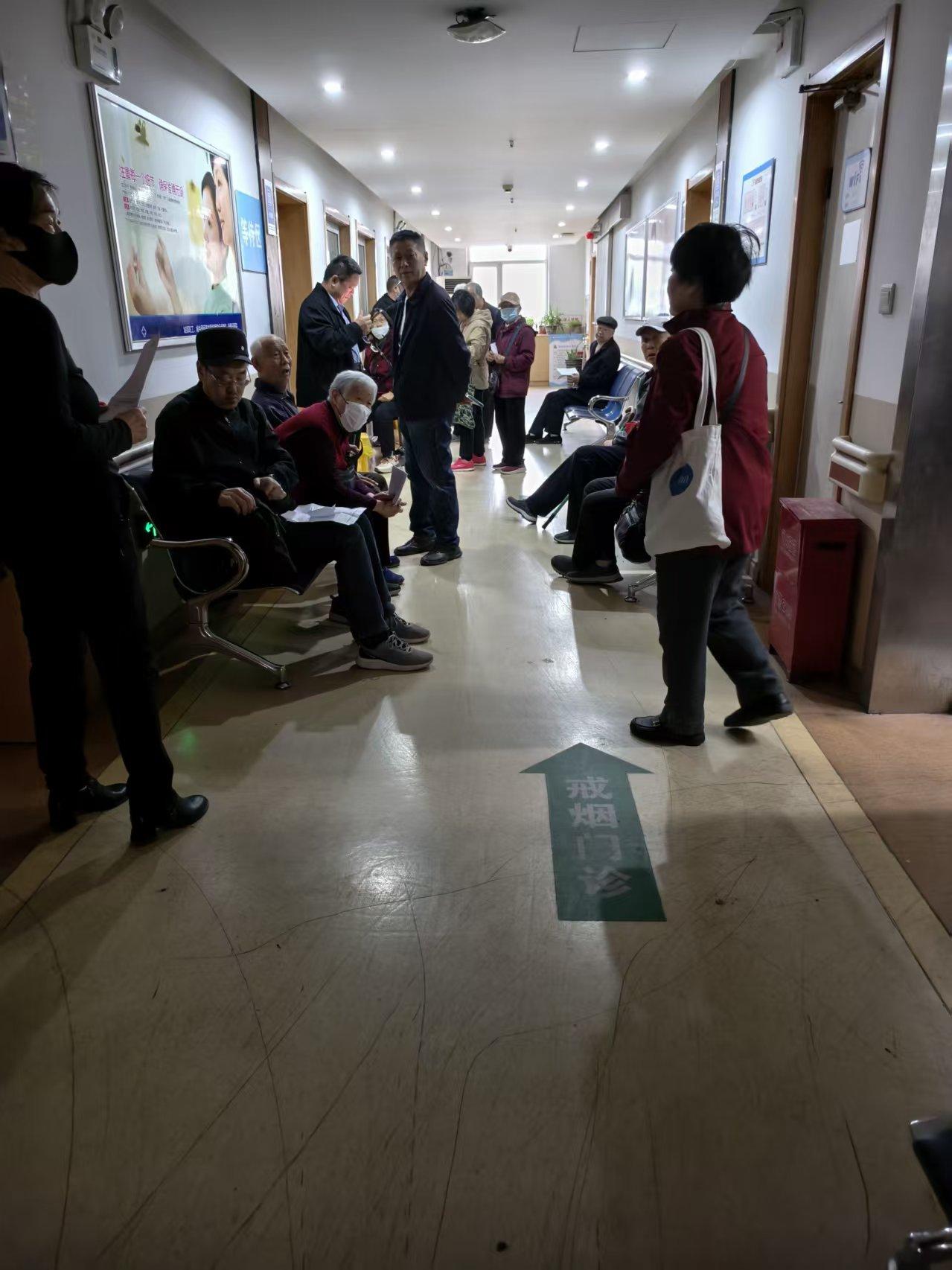 退休多年，第一次享受政府给老年人每年的免费体检。早上七点半就开始骑车往体检医院赶