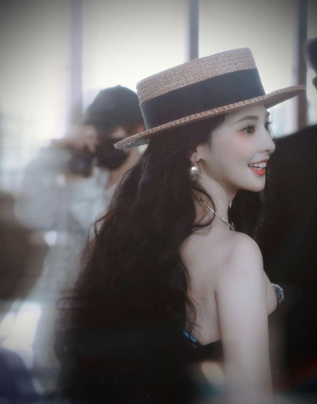 彭小苒浪姐比东宫还虐三公淘汰后，网友质疑节目组“利用完就抛弃”——彭小苒为节目贡