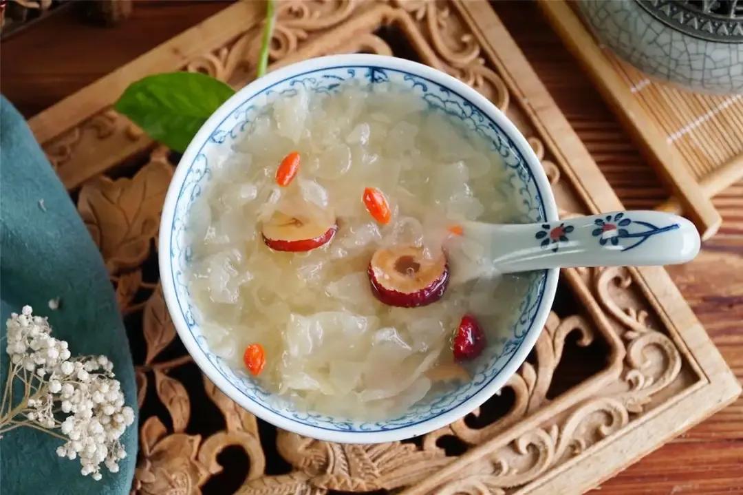 肠道最喜欢的食物有糙米、酸奶、火龙果和蜂蜜，但它最不喜欢的就是你一直坐着不动。
