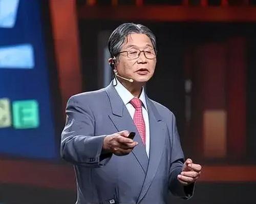 2021年，日本顶尖科学家藤岛昭竟然带着自己的团队和机密技术，连夜组团投奔中国，