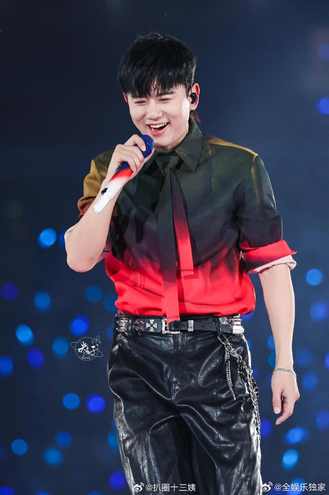 张杰在张杰演唱会上看到强制爱了张杰演唱会隐藏名场面：强制爱现场版，笑晕了！ 