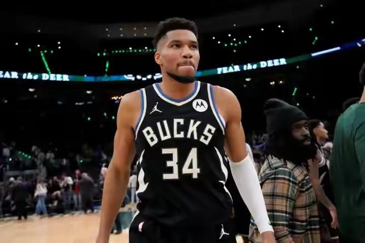 NBA炸锅！超级巨星彻底摊牌，字母哥正式逼宫雄鹿，双方关系彻底破裂，雄鹿也直接选