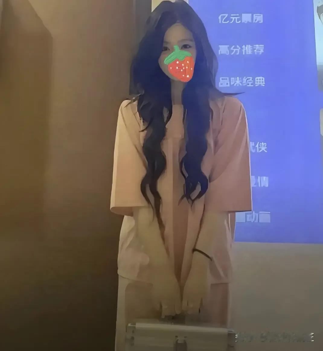 朋友介绍过来，
第一次来这家店，
技师也是朋友安排的
嘿
这小子
有这么好的地方