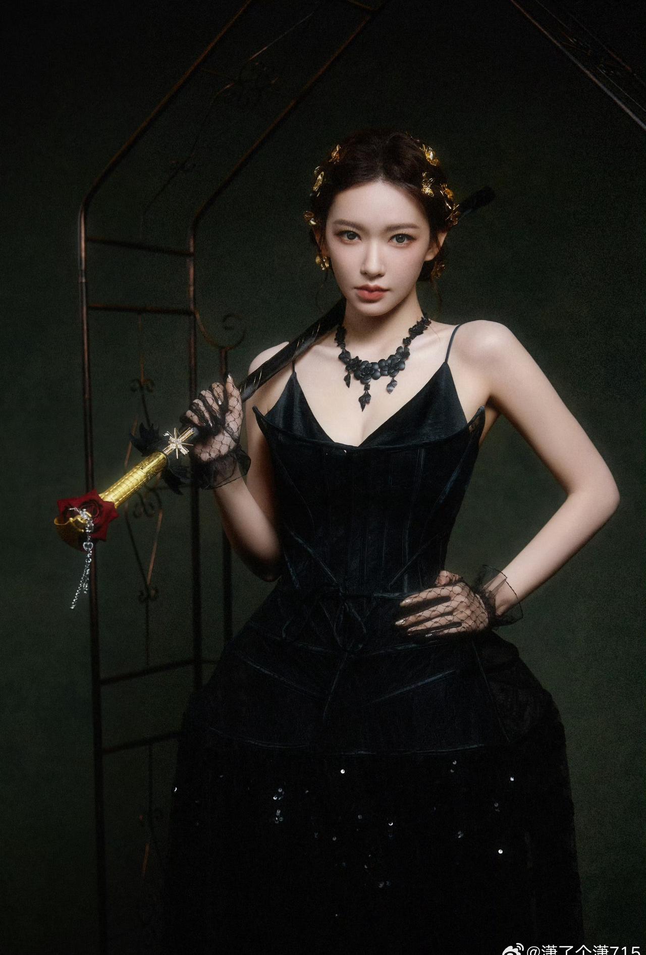 程潇 cx关晓彤程潇f1观赛造型 cx程潇布偶猫塑 

枯荷留不住涟漪，你的光却