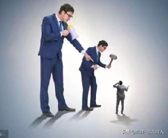 职场中不被尊重，显然是自己不够强大，在领导和同事中处在弱势和被动的地位，甚至有很