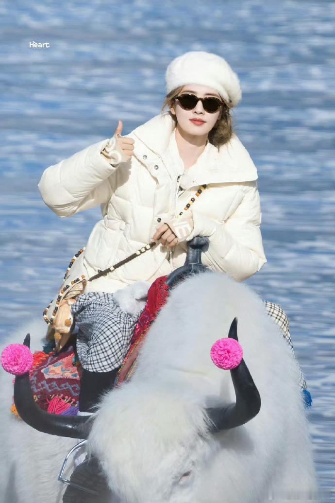 白鹿为张若昀新剧人之初打call 警察荣誉组直接上分！白鹿空降为张若昀新剧打ca