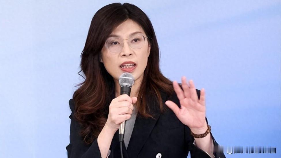 中国国民党主席郑丽文正式宣布了。此前，郑丽文曾召开记者会表示，将在星期六国民党全