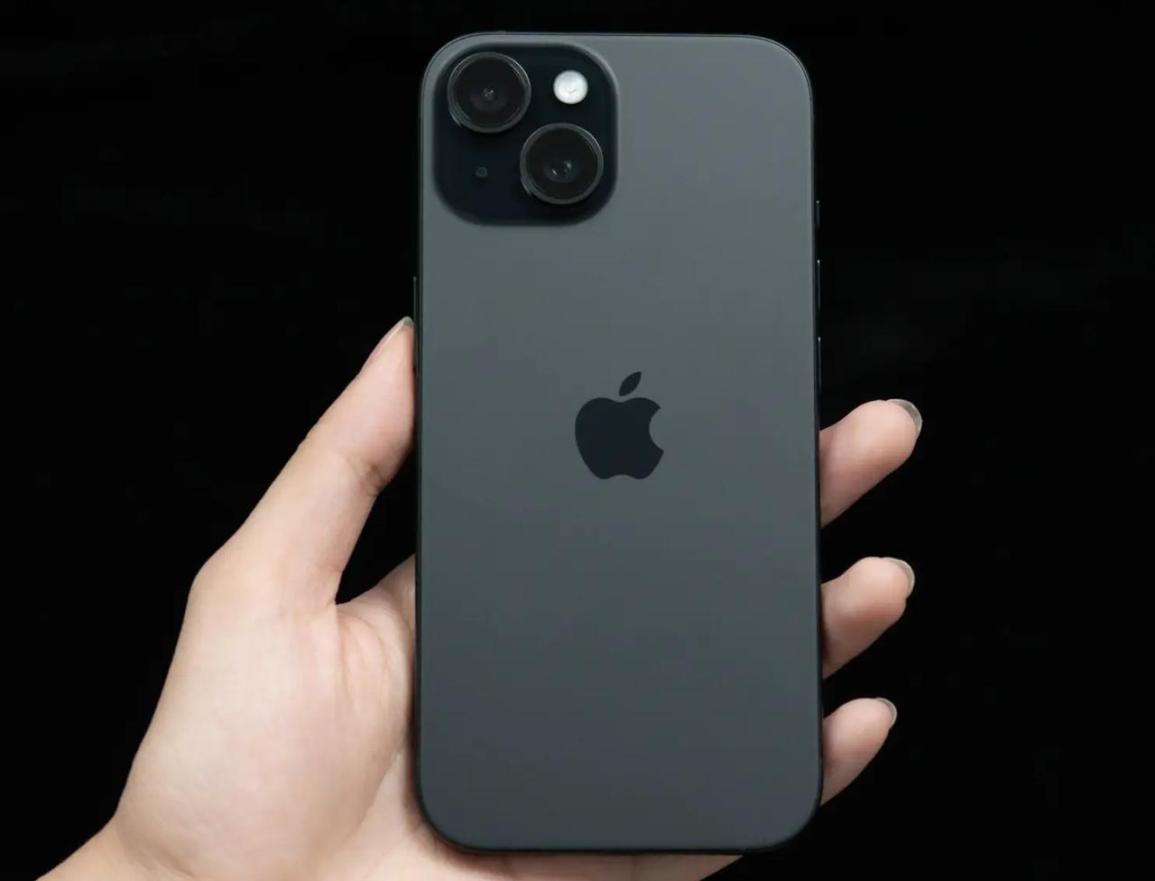 据供应链消息，苹果正在加速新iPhone的发布节奏。知情人士透露，今明两年苹果计