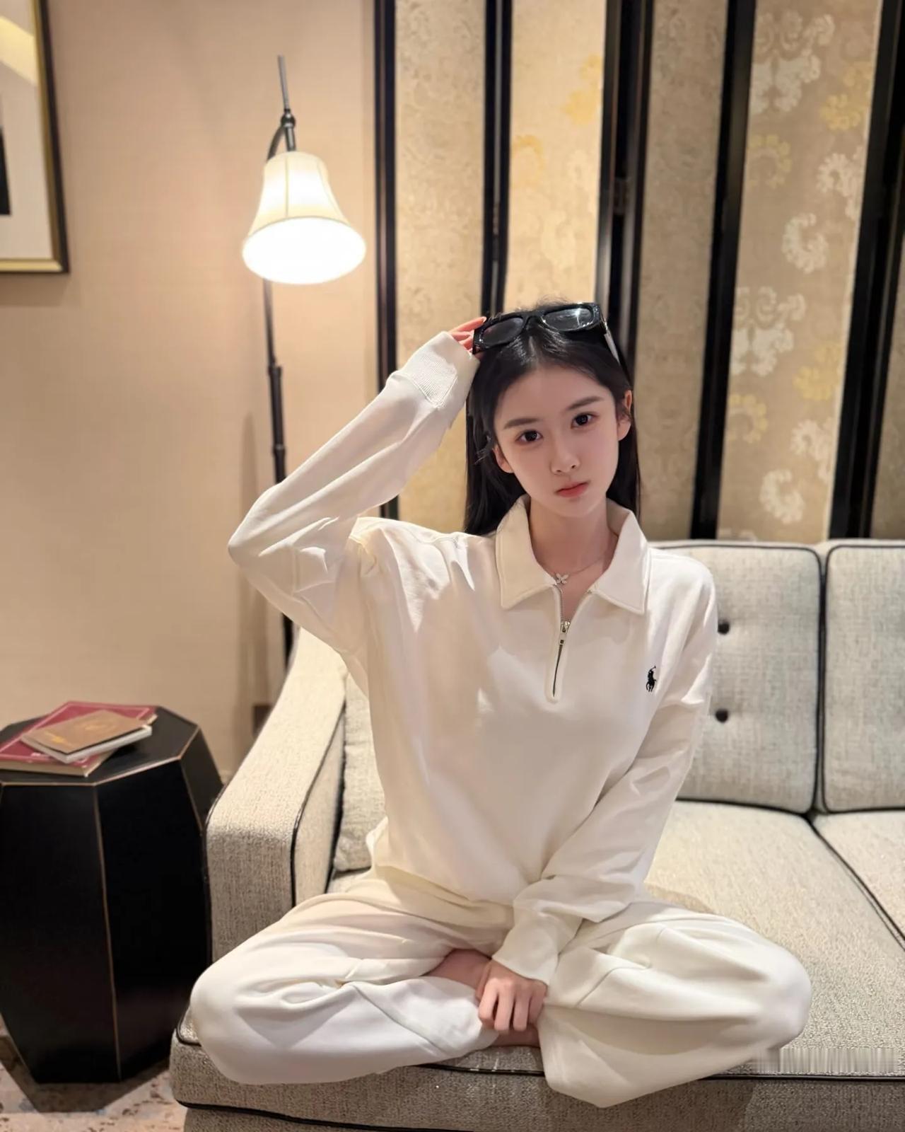 干净通透当属白色，您认同吗？