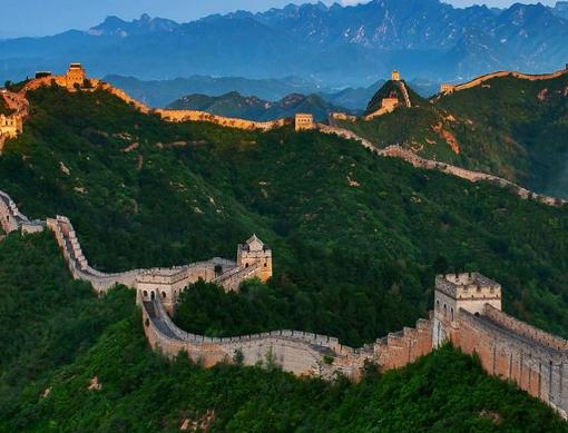 中国为什么对外国人招待这么热情？
最近，美国前总统特朗普的家人访问中国并参观长城