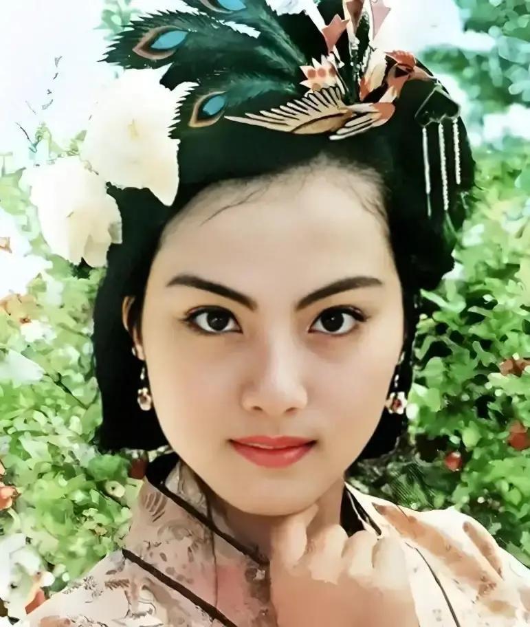 1995年，28岁的乐韵纵身一跃，从13楼窗台跳了下来，她发泄般地狂呼：死了吧。