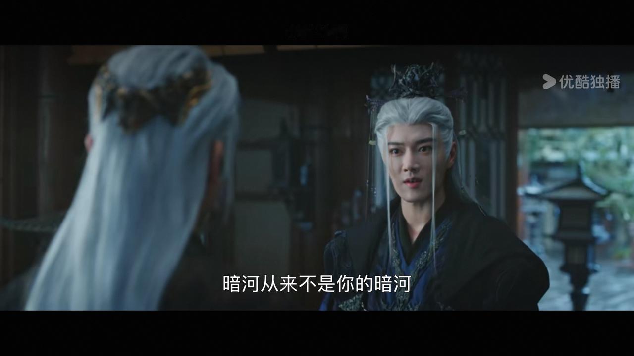 说白了就是大家长说了，提魂殿也是一样，就算这个人打不过大家长，但是握刀的人也会让