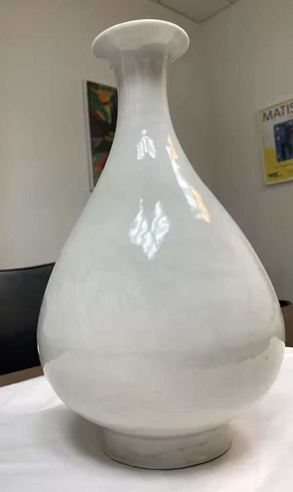 这个瓷瓶咋样？明·永乐。200万英镑。2019年6月，三个贼从瑞士远东艺术博物馆