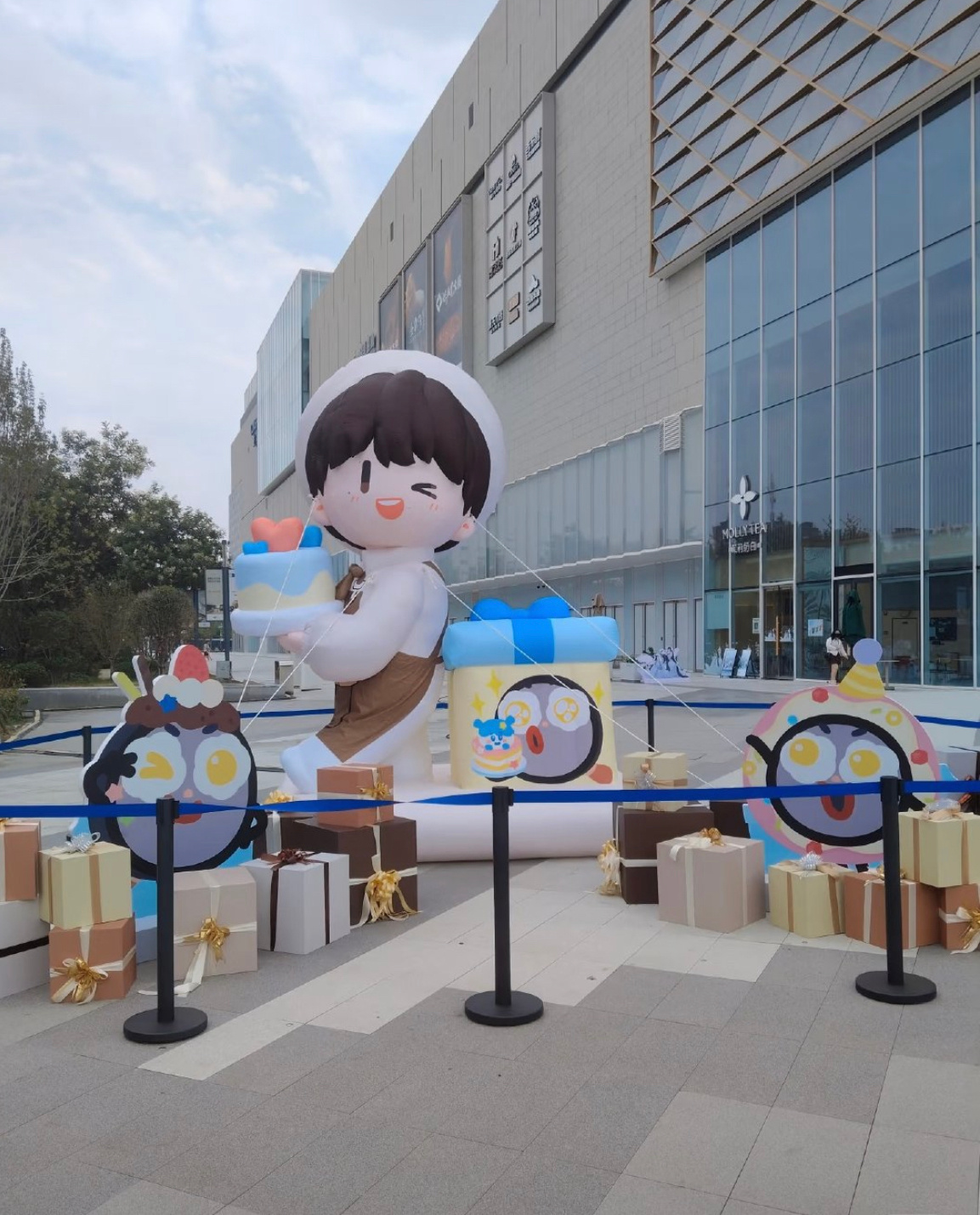 周深演唱会11周年直接在线下给粉丝举办了一个快闪店[捂嘴哭]（设计的特别用心）而