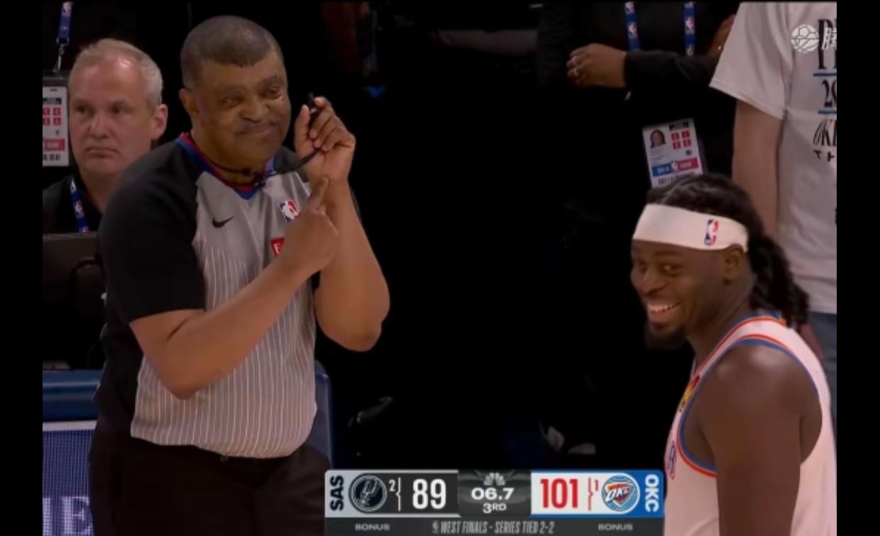 眉目传情？托尼兄弟真会装可爱啊！
nba西决天王山，雷霆主场127–114大胜马
