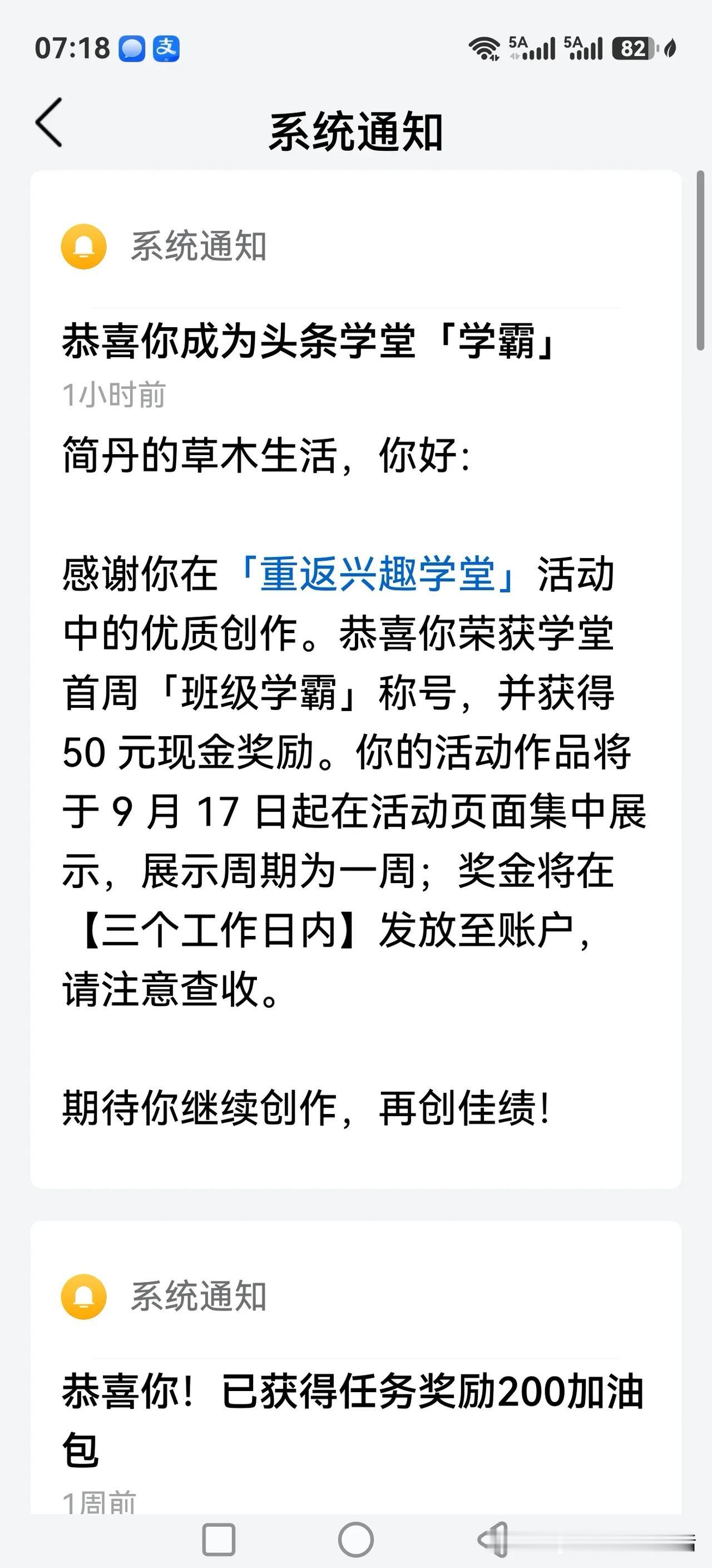 目前最喜欢秋天啊。
在哪一季就喜欢哪一季节吧，这是个不错的秋天，今天很舒服，不冷