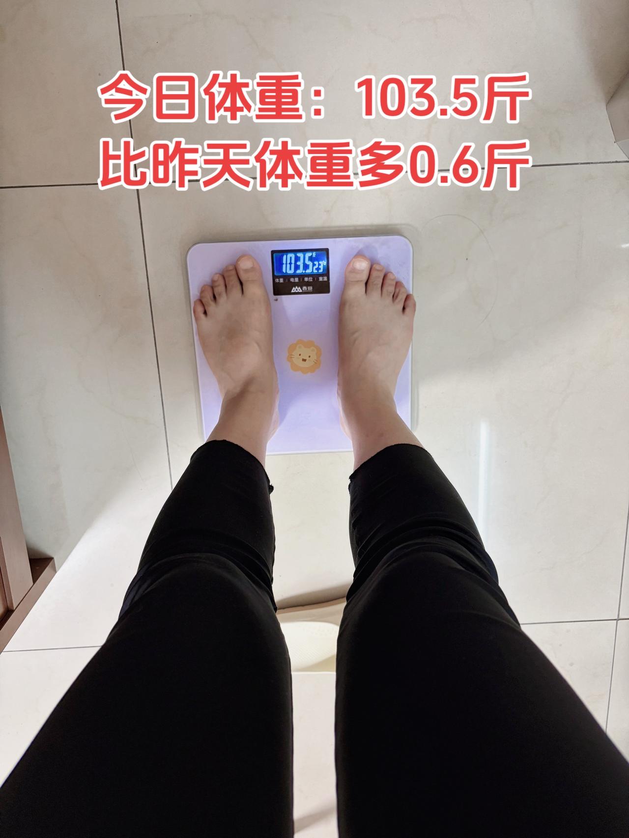 自律减脂健康餐，目标95斤，加油
今日减脂早餐：燕麦鸡蛋+奶咖+苹果（苹果上午吃