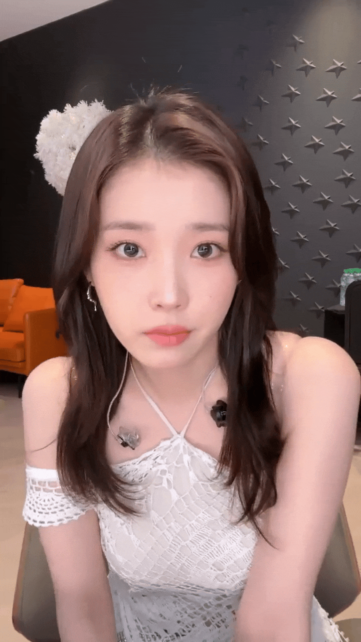 李知恩好可爱呀！