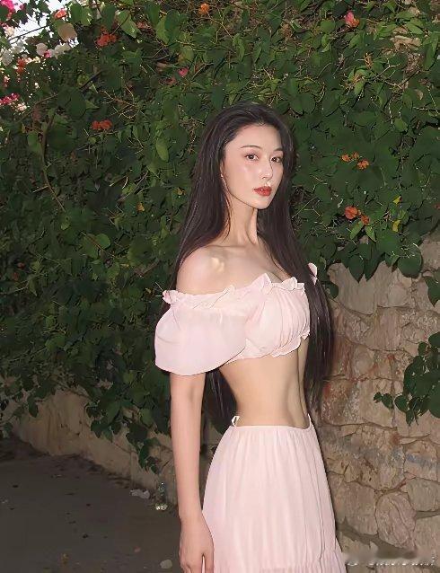 我们都被张馨予给骗了！刚去扒了一下。她根本不是大家以为的那种不思进取，而是把日子