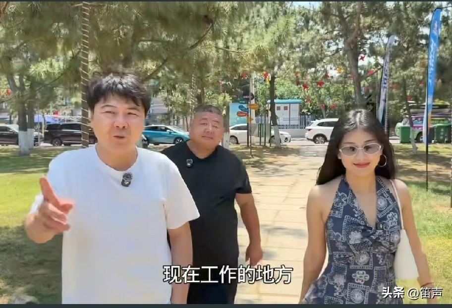 马小跳真是艳福不浅，又和瑶瑶搞到一起了，马小跳见了瑶瑶就抱了上去，瑶瑶穿搭还是那