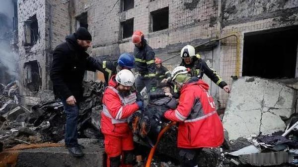 乌军2月3日晚袭击了卢甘斯克地区利西昌斯克市一家面包厂，已造成28人死亡、10人