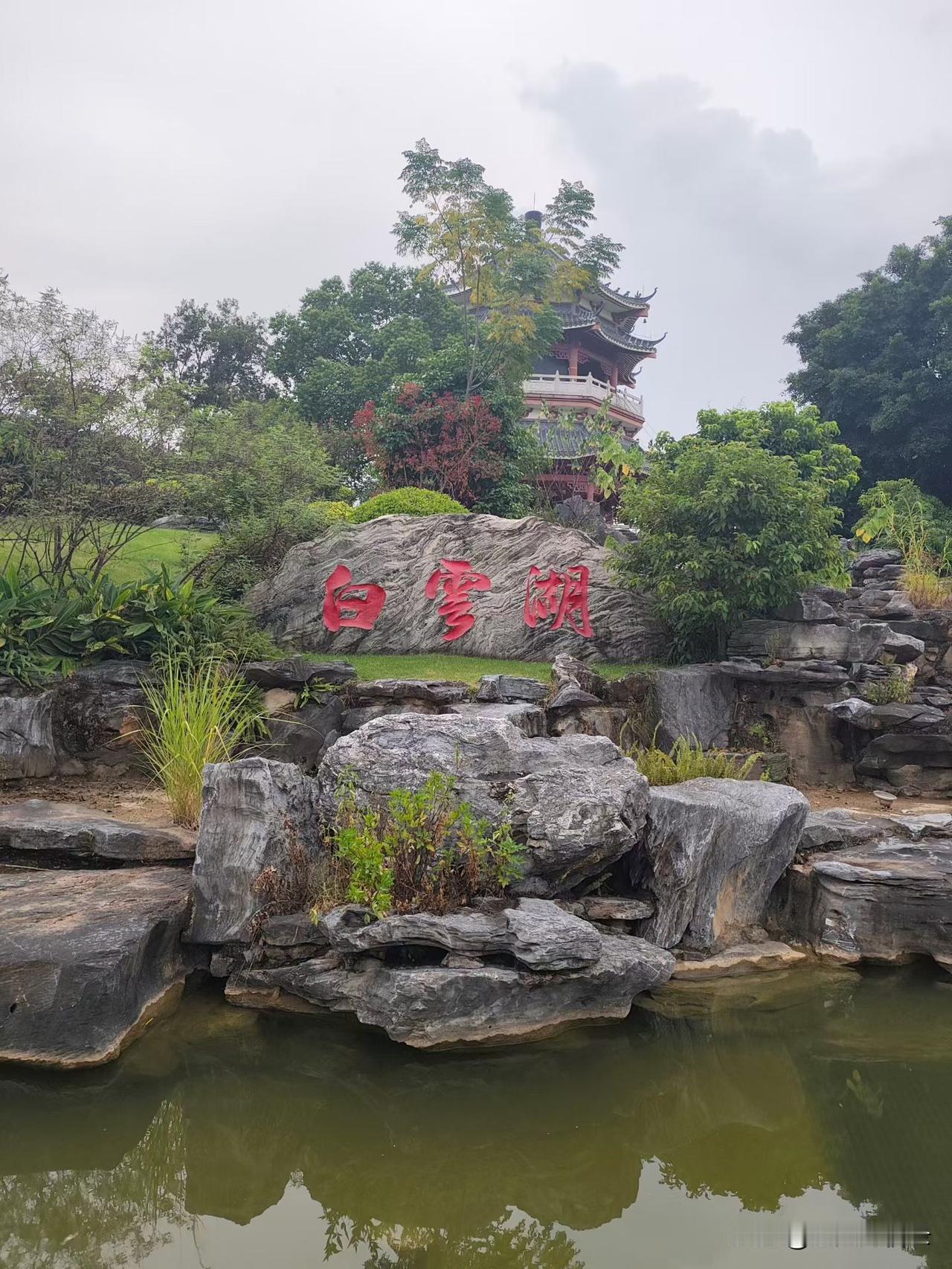 人在低谷的时候，要收心。低谷不是终点，而是蓄力的起点，如同冬日落叶为春天盛放做准