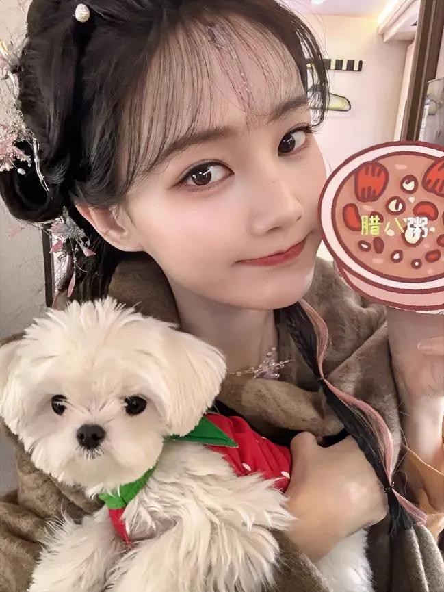 1.《五福临门》今日开机仪式，主演十人，无番位排名。
2.鲁照华在《五福临门》里