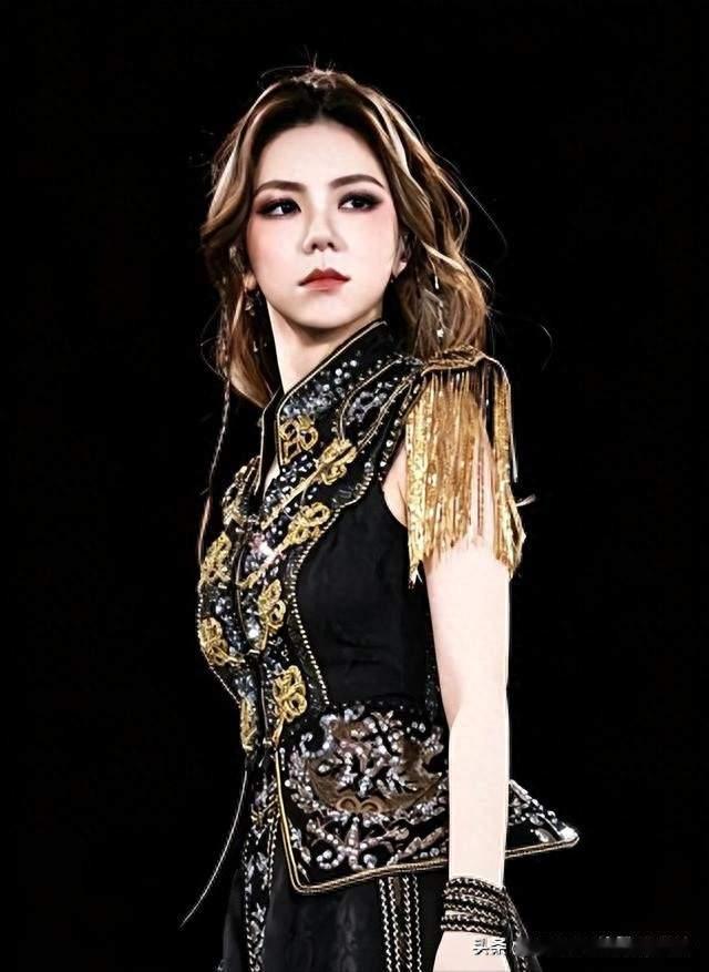 大反转！邓紫棋刚破世界纪录，就被曝低调结婚
