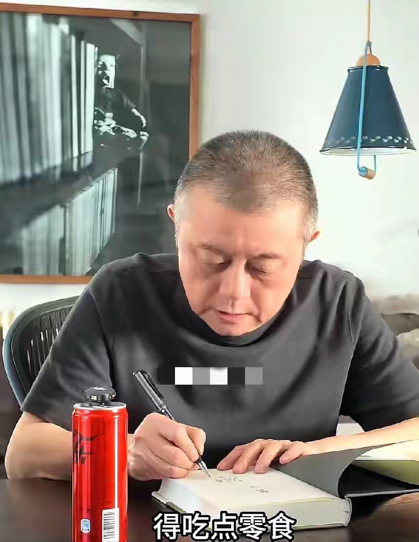 67岁王朔现状：一身毛病，爱吃甜食，独自定居北京，拒绝综艺商演 