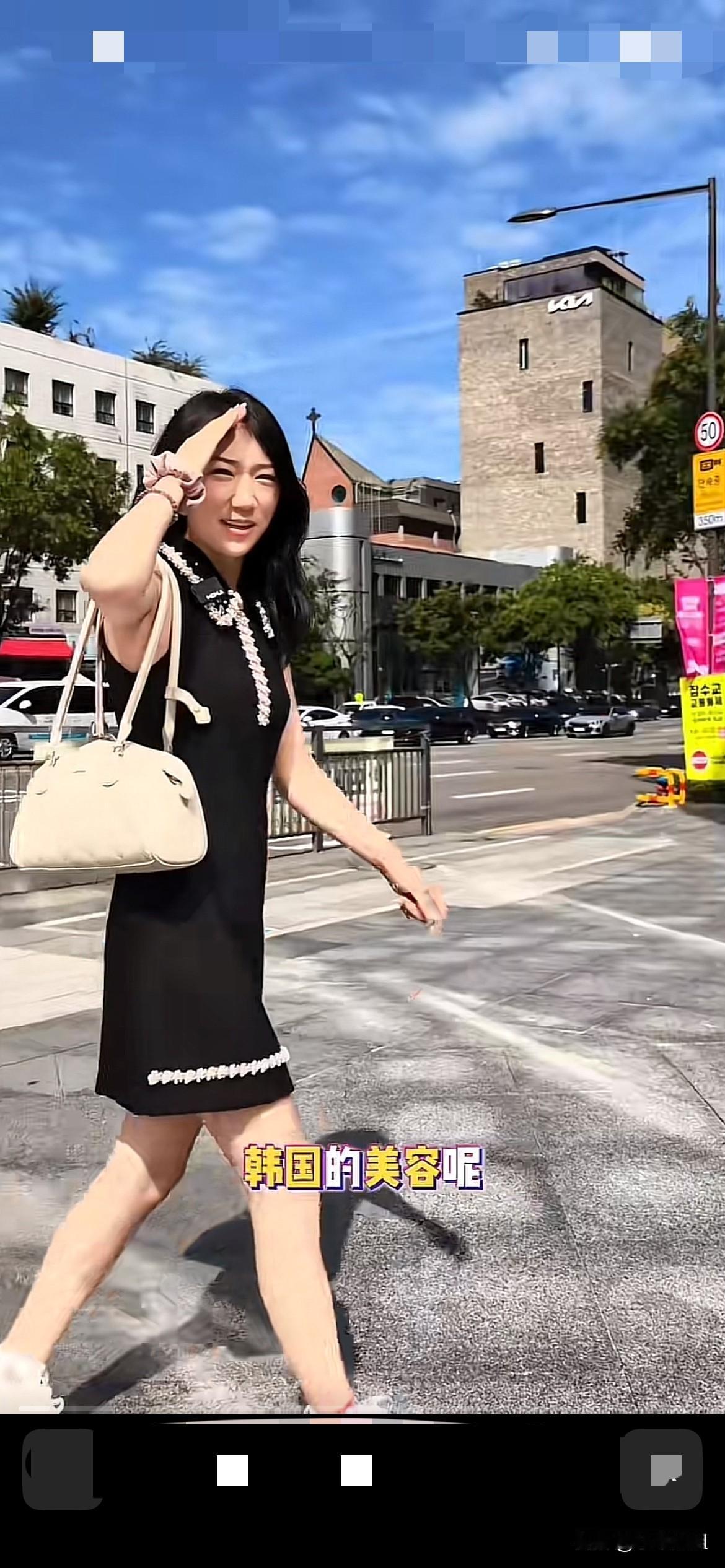 林丽到了韩国，一刻也没闲着，逛了街，又顺便去体验韩国的美容！林丽说到了韩国，怎么