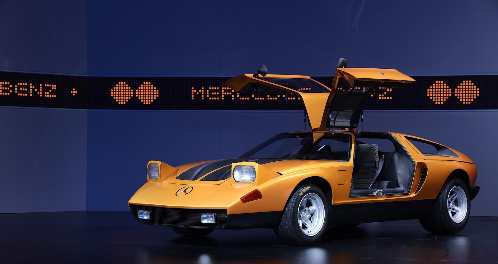 C111这车真漂亮，带有七八十年代意大利跑车那种天外来客的感觉。 