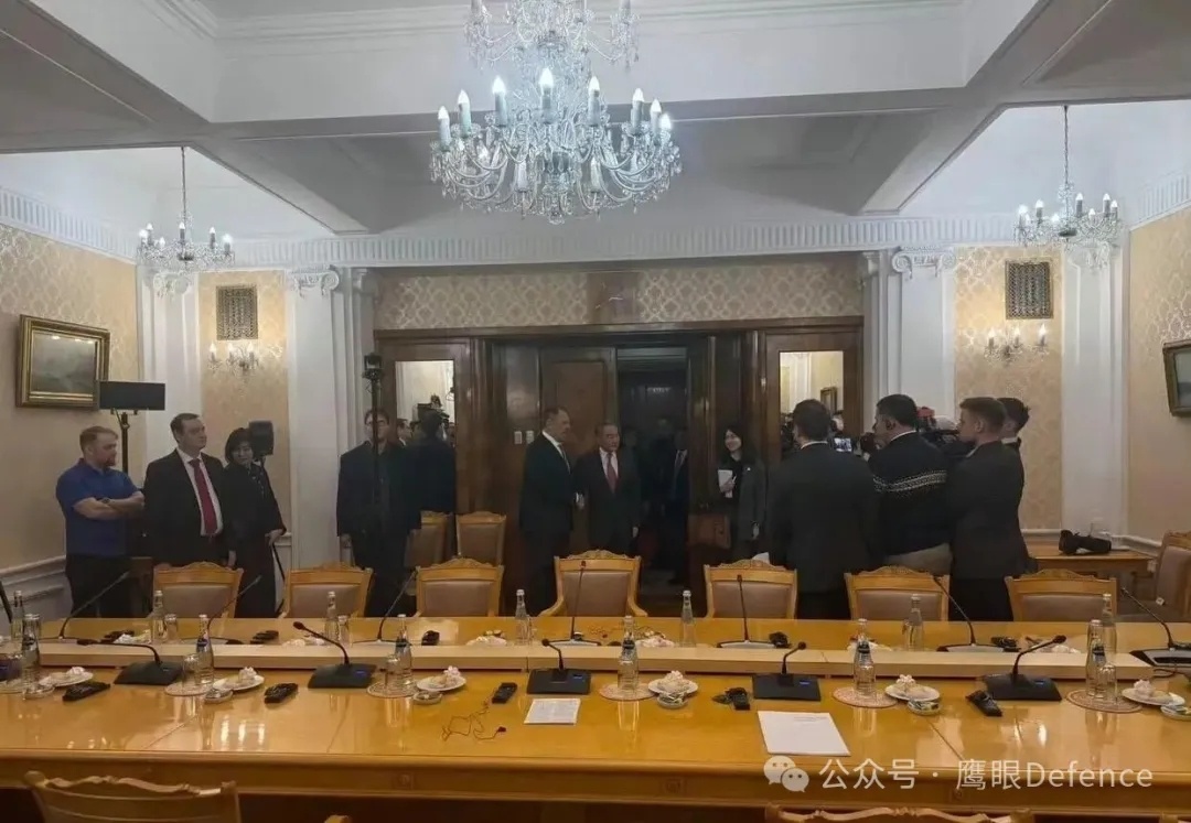 烽火问鼎计划 乌克兰公开用无人艇袭击“影子舰队”油轮的视频，我认为有些不智，很多