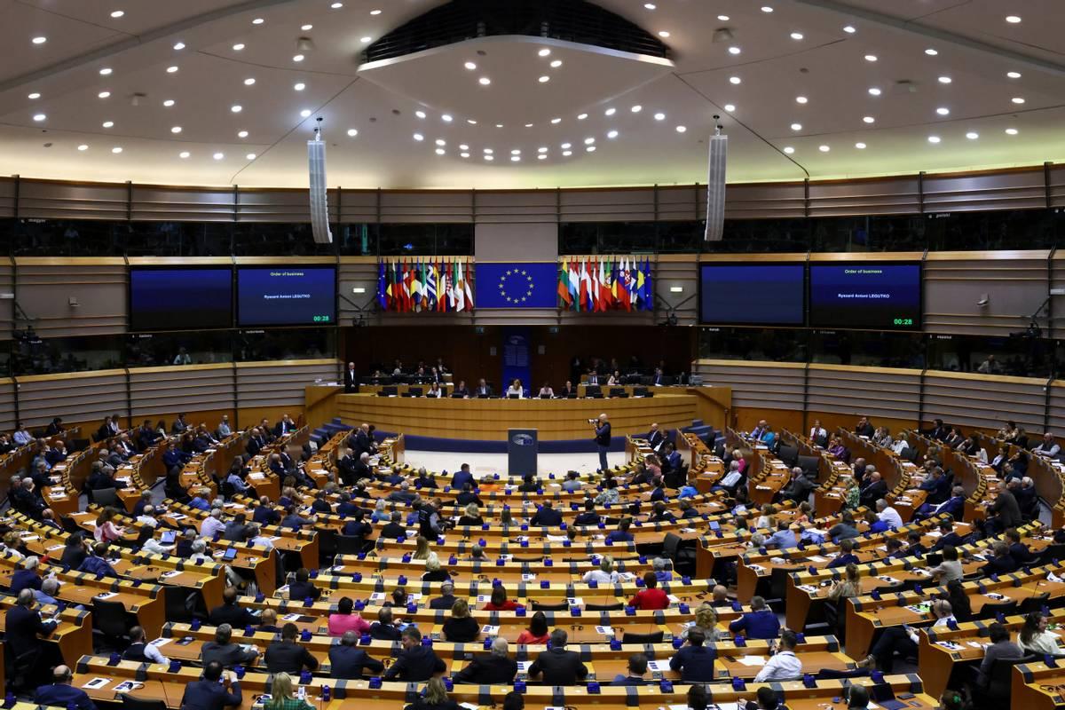 就这么一句话，直接把整个欧洲议会干沉默了。“难道中国，就没有权利像我们一样，捍卫