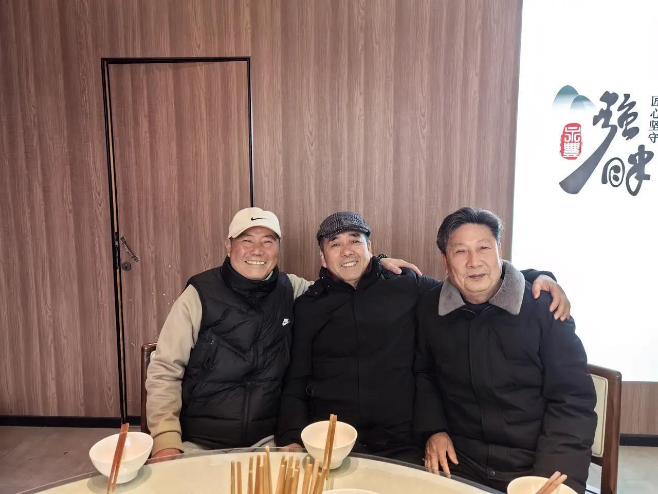 在繁华似锦的尘世间，有一种情谊，犹如春风化雨，润物无声，它便是“知心朋友”。真正