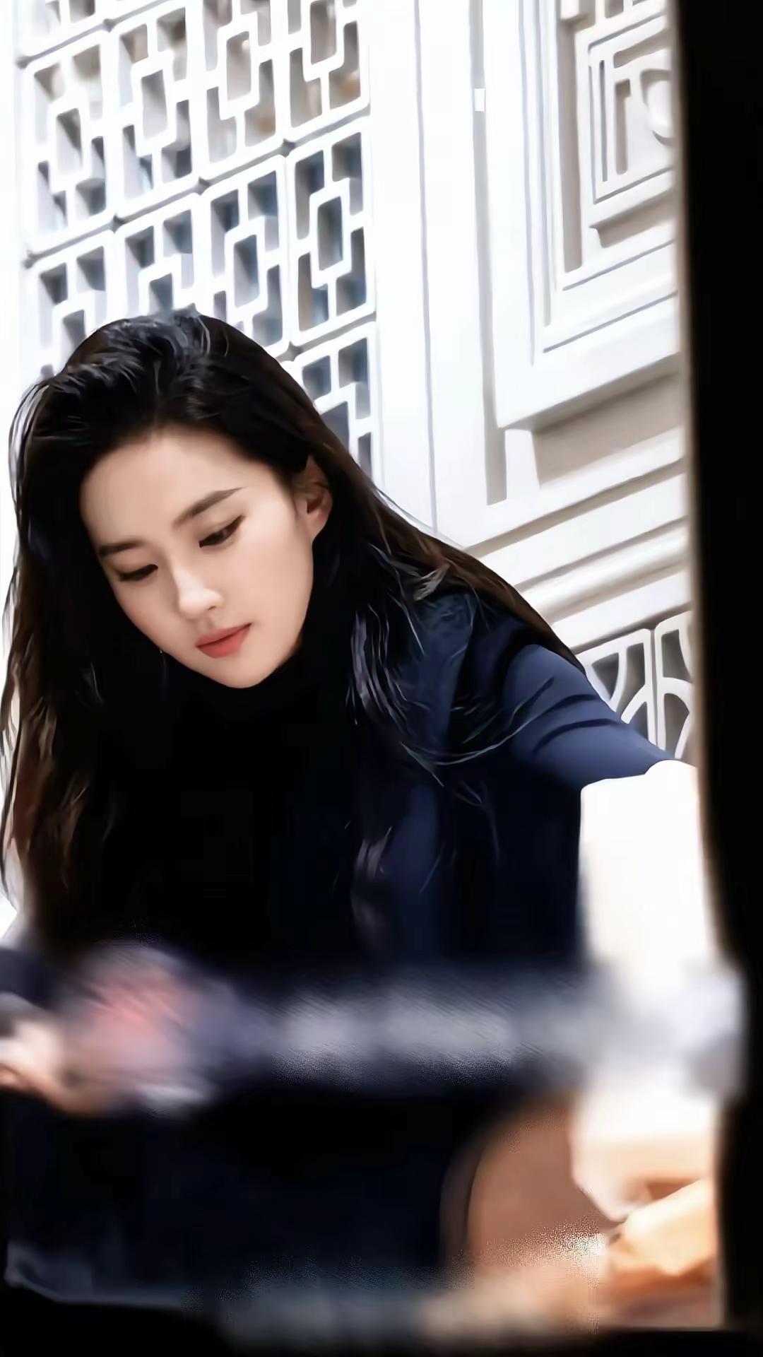 大美女不需要任何修饰。刘亦菲