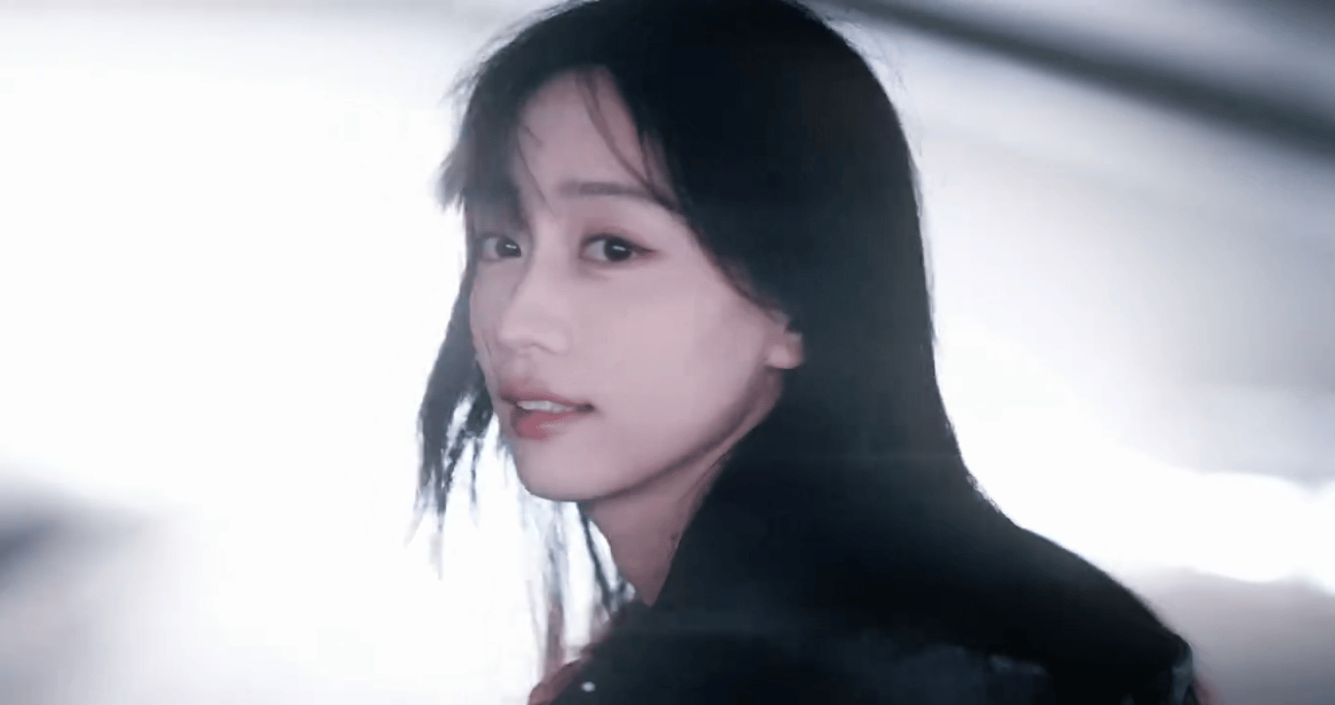 SNH48在万花世界重聚了黄婷婷已经解约3.4年了，没人和这个公司有关系，谢谢 