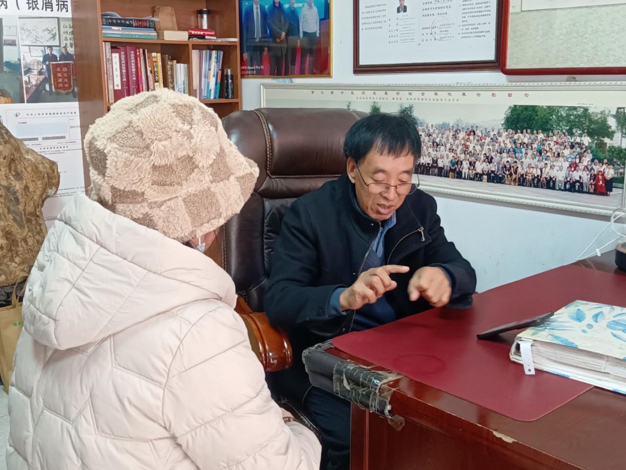 胡氏中药克癣传承人胡一然
  胡一然　男，1965年出生，平邑县牛皮癣研究所所长