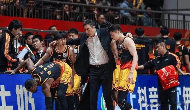 CBA常规赛，江苏88-68战胜新疆。

赛后，江苏队主教练易立接受了记者采访。